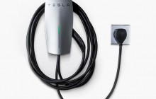 Tesla випустила зарядний пристрій для авто, який можна вставляти в розетку