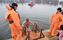 На Водохреще за безпекою українців на водоймах слідкують майже 3 тисячі рятувальників
