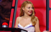 Тина Кароль появилась на шоу в платье с "опасным" декольте (фото)