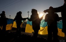 Сотні людей у Києві утворили живий ланцюг до Дня Соборності (фоторепортаж)
