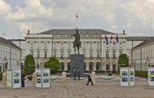 У Варшаві чоловік на автівці намагався протаранити ворота президентського палацу