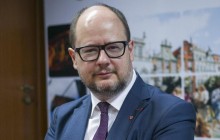 У Польщі зібрали 117 мільйонів гривень у "благодійну банку" вбитого мера Гданська (відео)