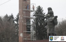 У Львові розпочалися роботи з демонтажу аварійної стели Монументу Слави (фото)