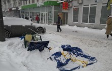 В Киеве напали на агитационную палатку "Народного фронта" (фото)