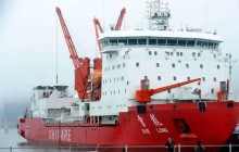 Китайский ледокол, построенный в Украине, столкнулся с айсбергом (видео)