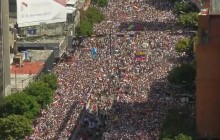 Революція у Венесуелі: спроба усунення Мадуро, масові протести та криваві сутички (відео)