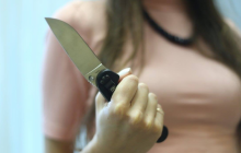 В Одессе женщина тяжело ранила ножом мужа-иностранца, который "лайкал" фото девушек в соцсетях