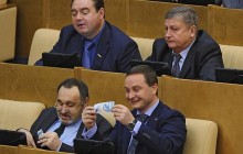 "Непреодолимая сила": в России предложили не наказывать чиновников за коррупцию
