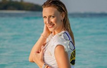 "Мрія збулася": скандальна Леся Нікітюк у короткій сукні з корсетом пішла під воду на Мальдівах (фото)