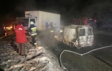 На Дніпропетровщині внаслідок зіткнення спалахнули легковик та вантажівка: одна людина згоріла заживо (фото)