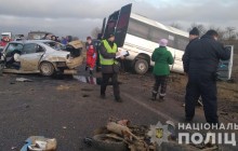 На Одещині сталася потрійна ДТП з маршруткою: один загиблий та 14 постраждалих (фото, відео)