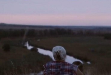 Бабушка с внуком из прифронтового села на Донбассе отправились в США благодаря фильму, номинированному на Оскар (видео)