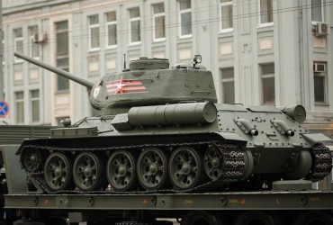 Резников: Россия планирует снимать с пьедесталов Т-34 на войну против Украины