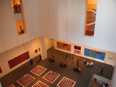 Музей современного искусства интерьер