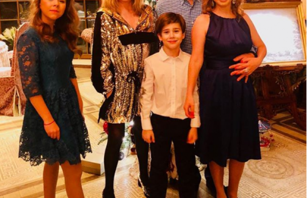 Стройная Алла Пугачева в "золотом" мини-платье произвела фурор в сети (фото)