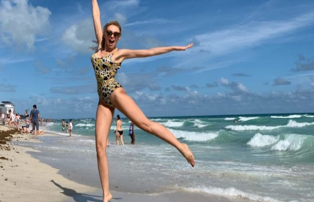 Популярна українська співачка показала фігуру в купальнику (фото)