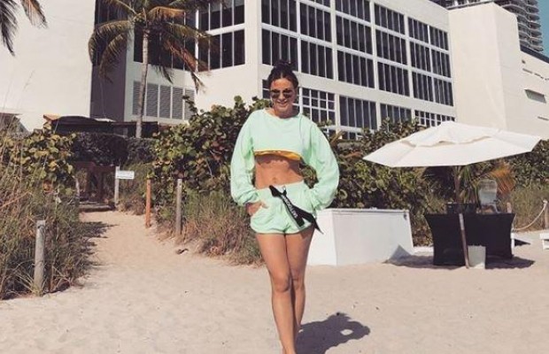 "Втягнула живіт": Ані Лорак розлютила мережу новим фото в Майамі