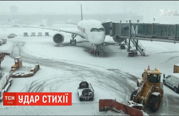 Через сильний снігопад в аеропорту Мюнхена скасували 120 рейсів (відео)
