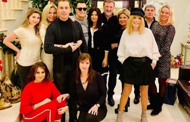 Алла Пугачова заявилася на святкування Різдва в зухвалому міні (фото)