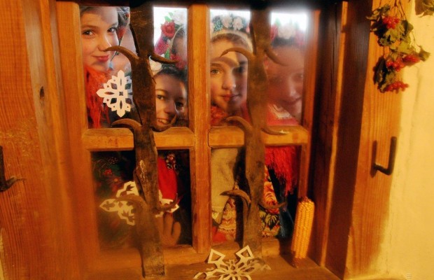 Коли в 2023 році треба ходити колядувати, щедрувати і посівати: не переплутайте дати