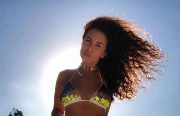 "Почти голая": Настя Каменских в бикини похвасталась сочными формами