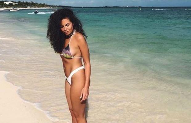 "Втянула живот": новое фото Насти Каменских в купальнике раскритиковали в сети