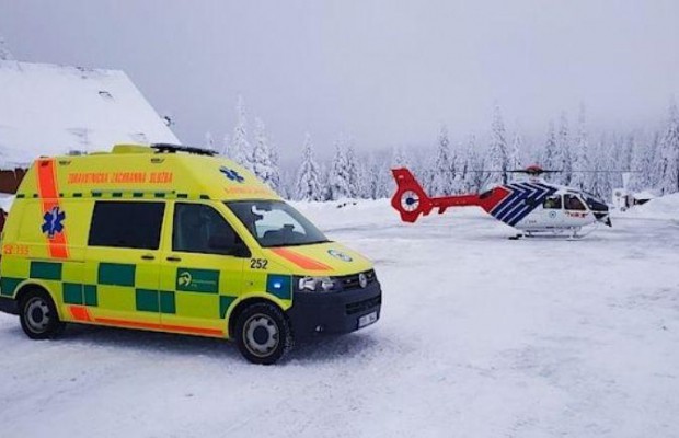 У Чехії на підйомнику застрягли понад 70 людей, їх рятували вертольотом (відео)
