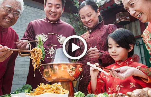 Этикет, жесты, запреты: что нужно знать перед поездками в разные страны (видео)