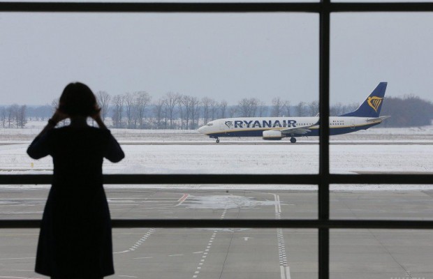 Наслідки негоди: в Києві затримують і скасовують авіарейси