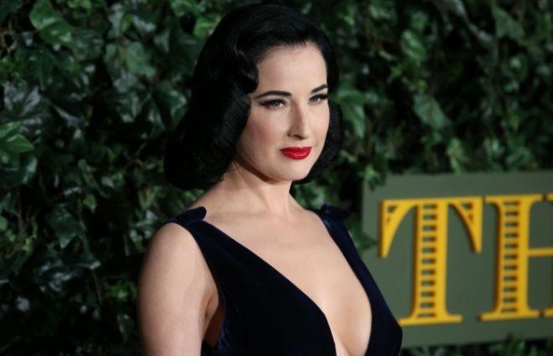 З оголеними грудьми: 46-річна екс-дружина Меріліна Менсона взяла участь в модному показі (фото)