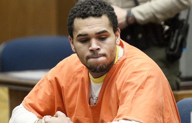 "Загнав у кут та примусив до сексу": стали відомі деталі групового зґвалтування за участю Кріса Брауна