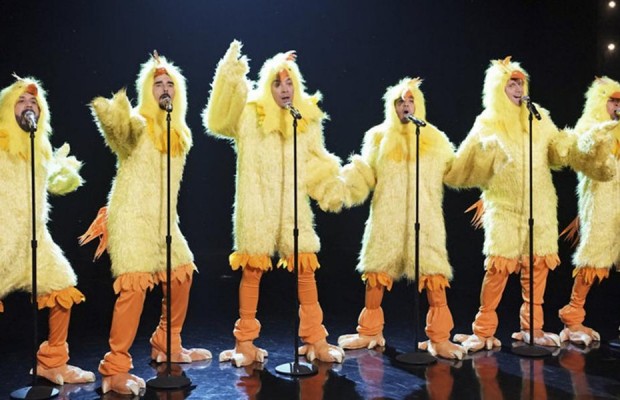 Учасники Backstreet Boys в костюмах курчат переспівали свій легендарний хіт (відео)