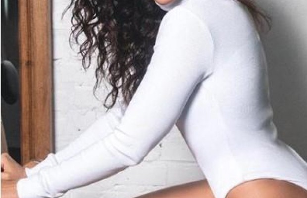 "Вогонь": Настя Каменських проміняла стиль собачки на позу наїзниці (фото)