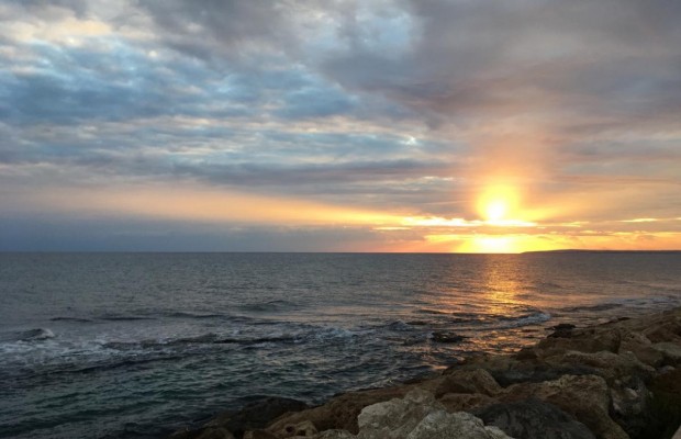 На кипрском курорте произошла стрельба, четверо раненых (видео)