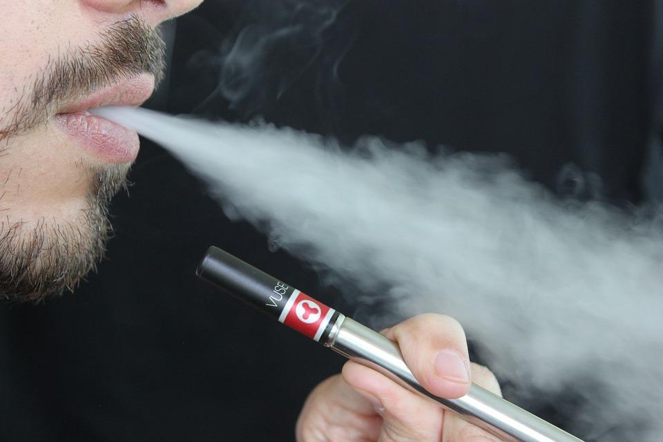 Лишь 2% потребителей отказались от электронных сигарет после запрета - остальные перешли на самозамесы Лишь 2% потребителей отказались от электронных сигарет после запрета - остальные перешли на самозамесы