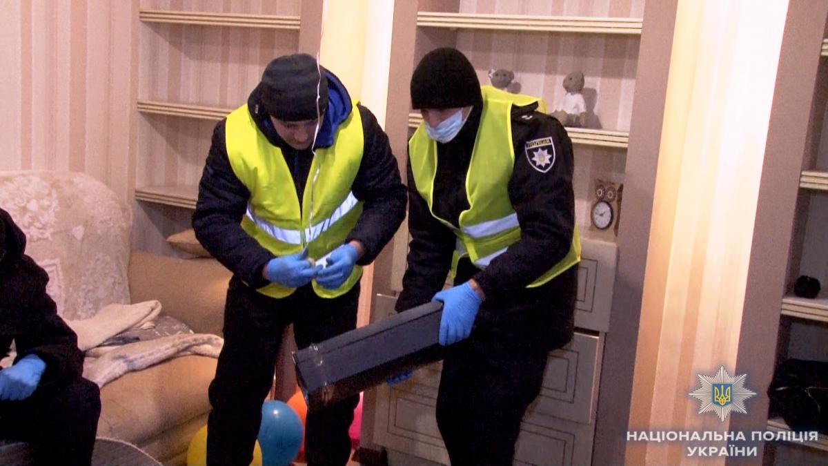 Обвинувачений прийшов в гості до знайомої, щоб привітати її з днем народження / фото od.npu.gov.ua Обвинувачений прийшов в гості до знайомої, щоб привітати її з днем народження / фото od.npu.gov.ua