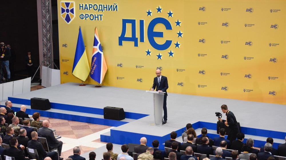 Арсеній Яценюк закликав Президента звільнити Україну від кума Путіна / фото nfront.org.ua Арсеній Яценюк закликав Президента звільнити Україну від кума Путіна / фото nfront.org.ua