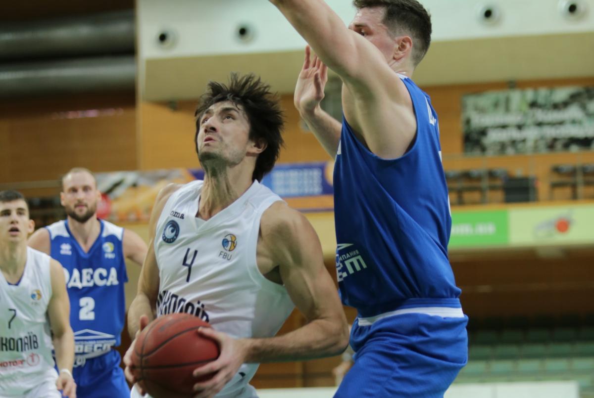 Николаев уверенно победил Одессу в матче Суперлиги / fbu.ua