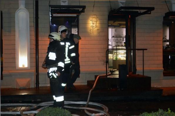 Вогонь одразу ж охопив дерев‘яні меблі / фото ТСН Вогонь одразу ж охопив дерев‘яні меблі / фото ТСН