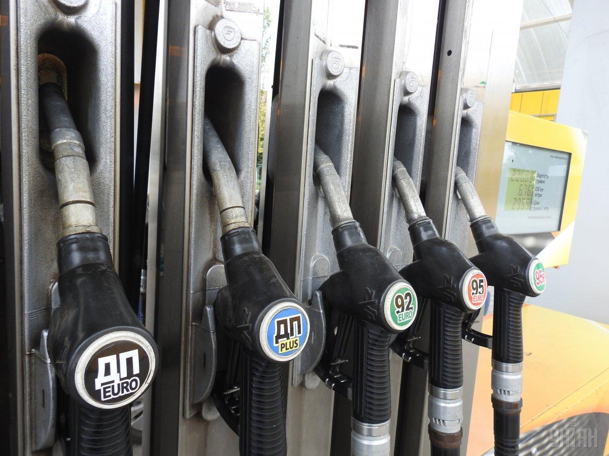 В Украине крупные сети АЗС 16 февраля подняли цены на бензины и дизельное топливо \ фото УНИАН