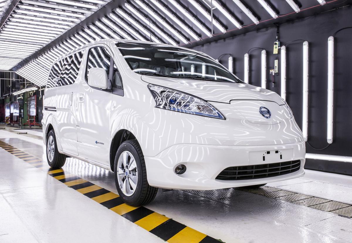 Nissan закриє виробництво дизельної версії мінівена NV200 в Барселоні / фото insideevs.com Nissan закриє виробництво дизельної версії мінівена NV200 в Барселоні / фото insideevs.com