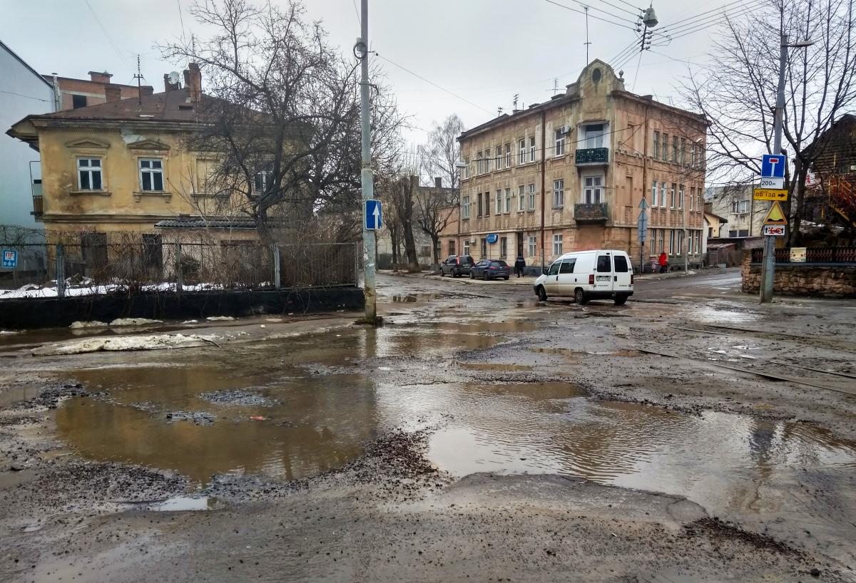 "Укравтодор" прийматиме скарги на дороги через додаток \ фото M.Salo "Укравтодор" прийматиме скарги на дороги через додаток \ фото M.Salo