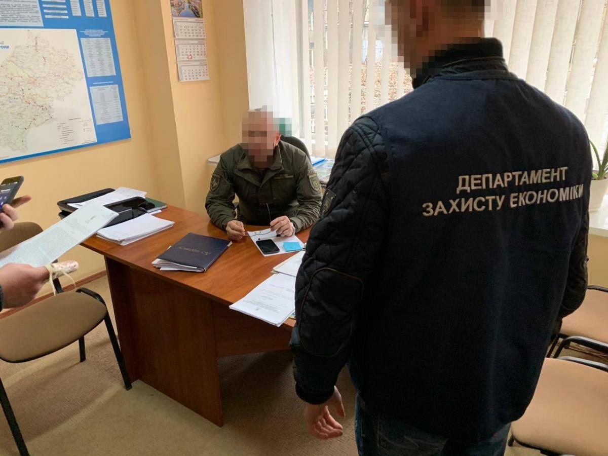 Посадовці Держрибгоспу вимагали у підприємця гроші / фото Facebook: Світлана Добровольська Посадовці Держрибгоспу вимагали у підприємця гроші / фото Facebook: Світлана Добровольська