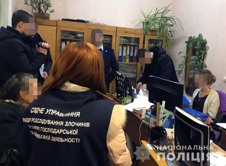 Замдиректора государственного предприятия требовала взятку / фото kyiv.npu.gov.ua Замдиректора государственного предприятия требовала взятку / фото kyiv.npu.gov.ua