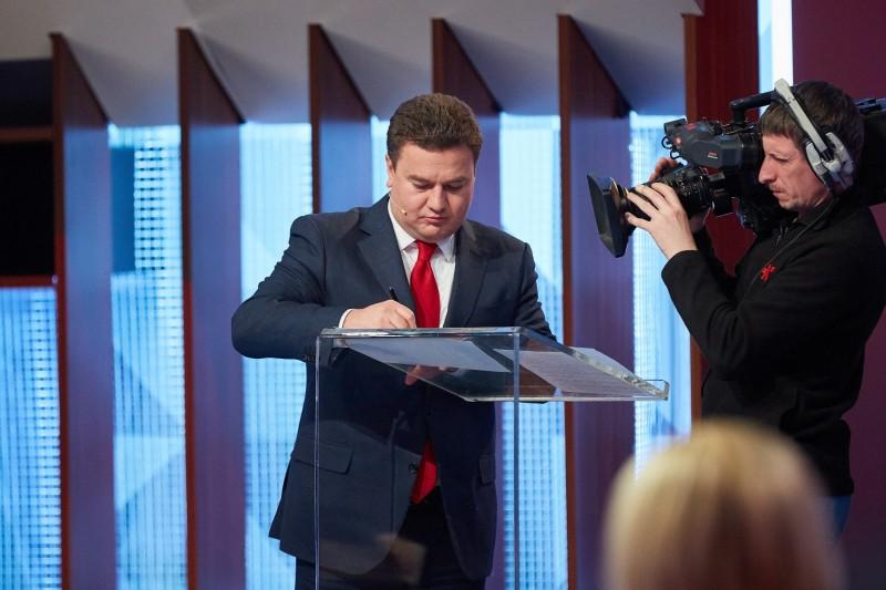 Кандидат в президенти Віктор Бондар підтримав Декларацію на захист свободи слова під час виборів / Фото vidrodzhennya.org.ua Кандидат в президенти Віктор Бондар підтримав Декларацію на захист свободи слова під час виборів / Фото vidrodzhennya.org.ua
