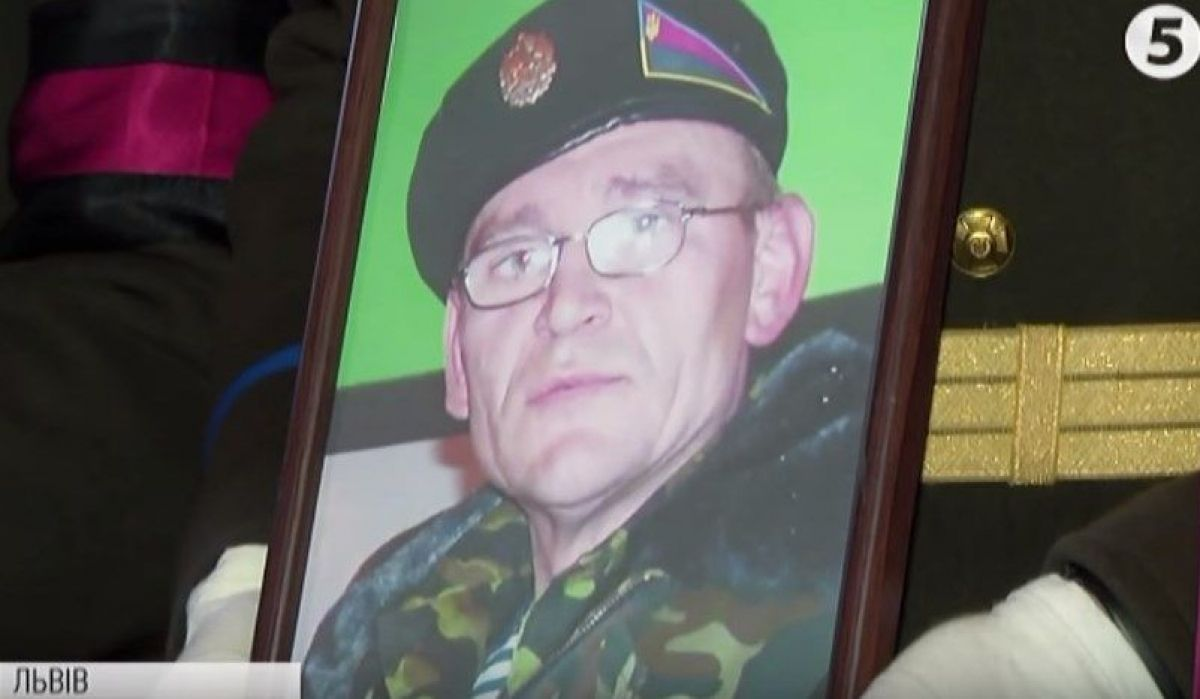 Поховали воїна на Личаківському кладовищі / Скріншот Поховали воїна на Личаківському кладовищі / Скріншот