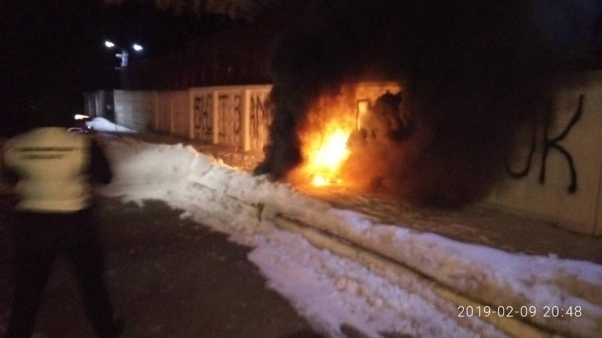Днем полицейские задержали и избили активистов / фото УНИАН Днем полицейские задержали и избили активистов / фото УНИАН
