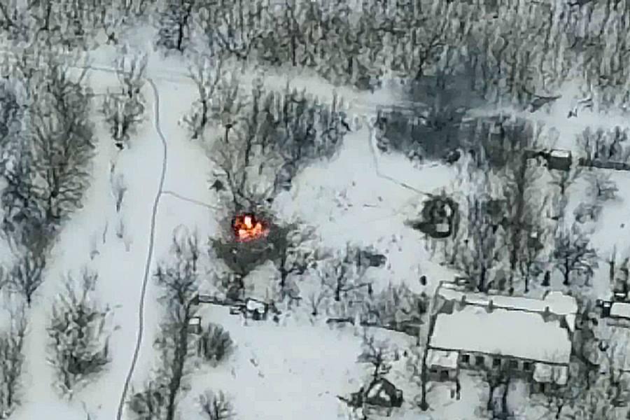 Бойцы уничтожили вражескую ББМ / фото facebook.com/pressjfo.news Бойцы уничтожили вражескую ББМ / фото facebook.com/pressjfo.news