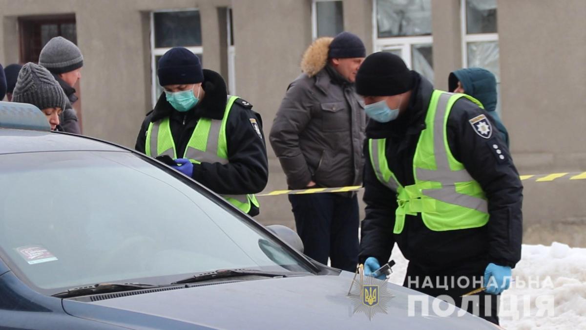 11 лютого чоловік перерізав горло таксисту / фото прес-служба поліції області 11 лютого чоловік перерізав горло таксисту / фото прес-служба поліції області