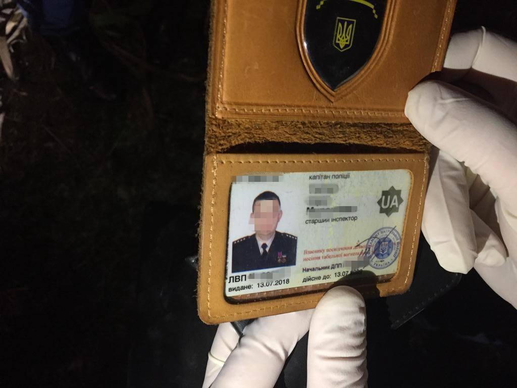 Оперативники спецслужби затримали поліцейського / facebook.com/SBULviv Оперативники спецслужби затримали поліцейського / facebook.com/SBULviv